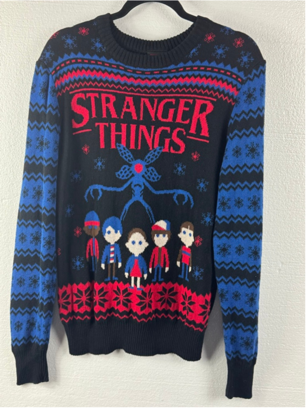 Stranger Things Netflix Graphic Crewneck Sweater size Medium Black Blue